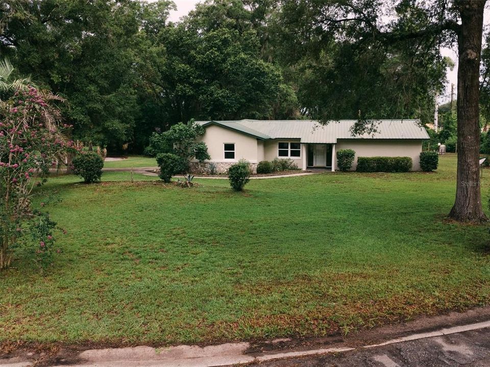 For Sale: $349,000 (3 beds, 2 baths, 1815 Square Feet)