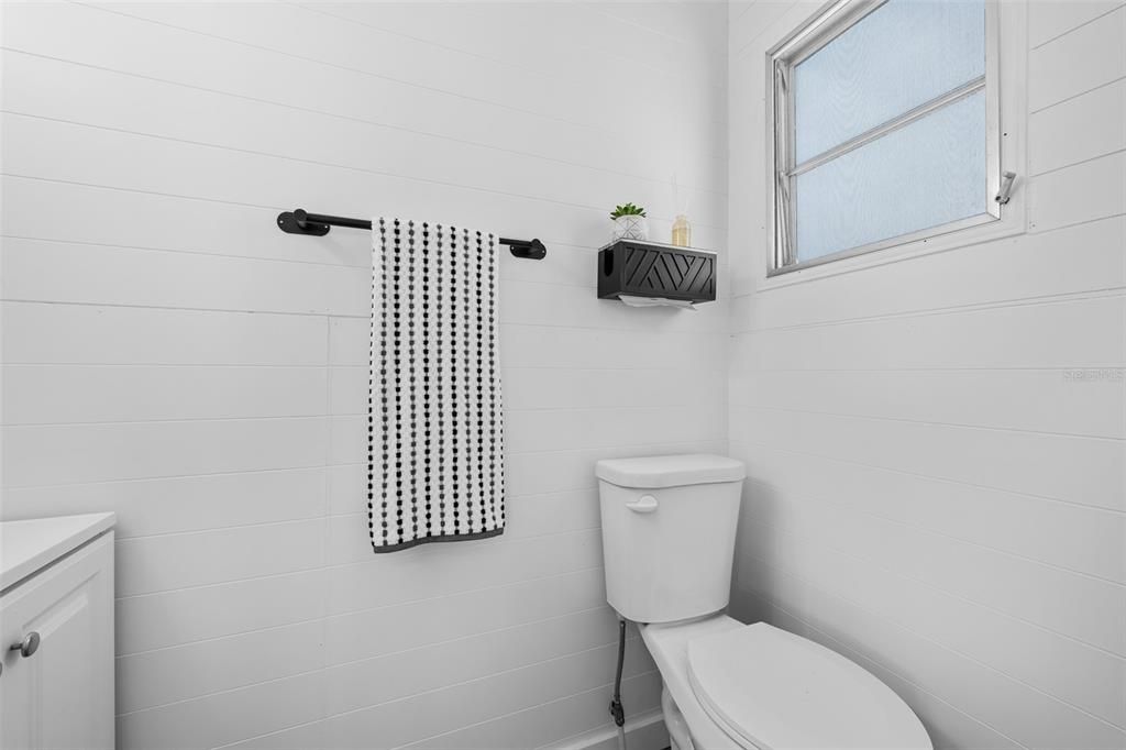 For Sale: $149,900 (2 beds, 1 baths, 672 Square Feet)