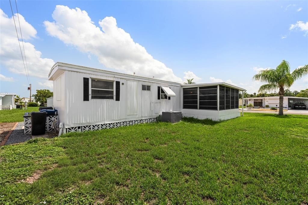 For Sale: $149,900 (2 beds, 1 baths, 672 Square Feet)