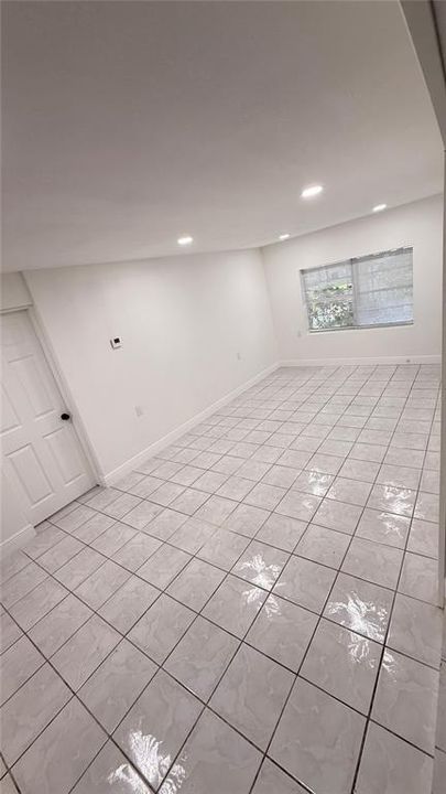 For Rent: $1,650 (2 beds, 1 baths, 1248 Square Feet)