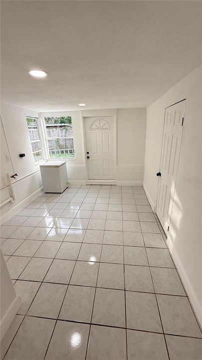 For Rent: $1,650 (2 beds, 1 baths, 1248 Square Feet)