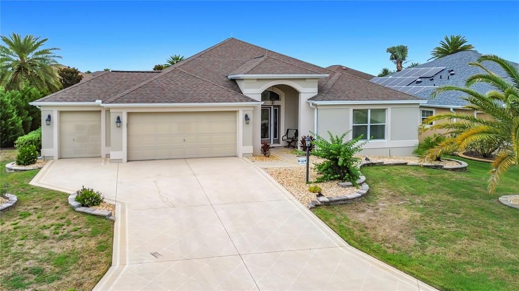 For Sale: $560,000 (3 beds, 3 baths, 2016 Square Feet)