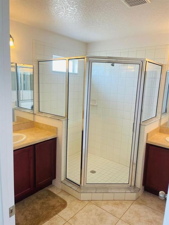 En Venta: $389,000 (4 camas, 2 baños, 2156 Pies cuadrados)