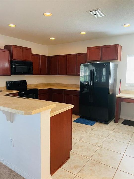 En Venta: $389,000 (4 camas, 2 baños, 2156 Pies cuadrados)