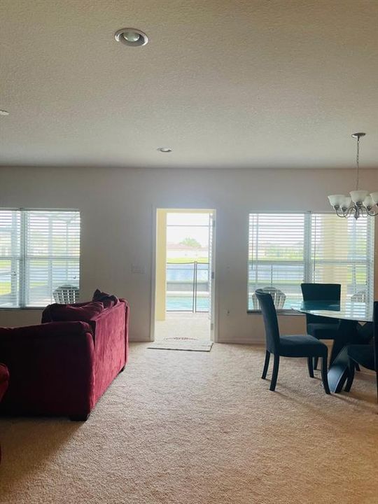 En Venta: $389,000 (4 camas, 2 baños, 2156 Pies cuadrados)