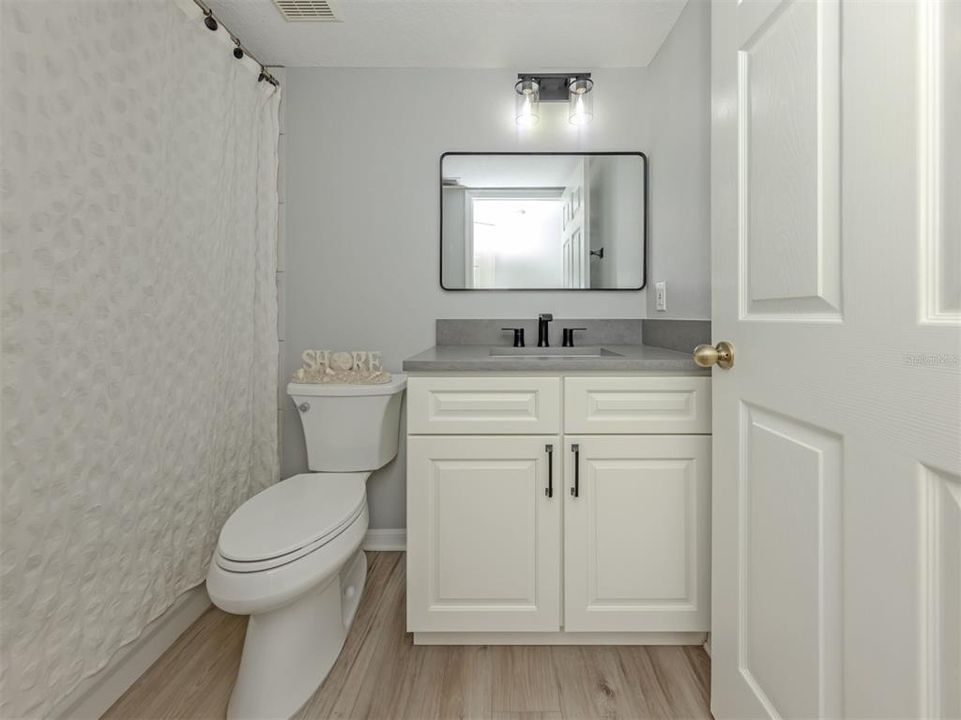 For Sale: $239,000 (2 beds, 2 baths, 1176 Square Feet)