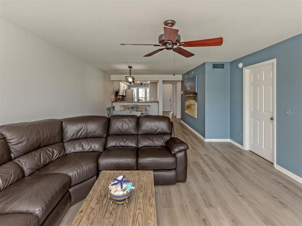 For Sale: $239,000 (2 beds, 2 baths, 1176 Square Feet)