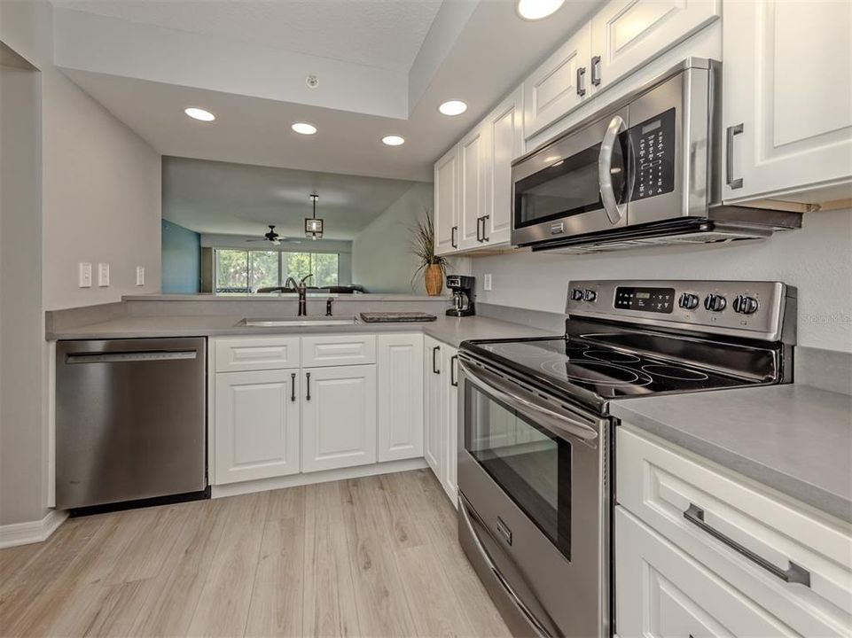 For Sale: $239,000 (2 beds, 2 baths, 1176 Square Feet)