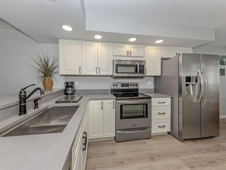 For Sale: $239,000 (2 beds, 2 baths, 1176 Square Feet)