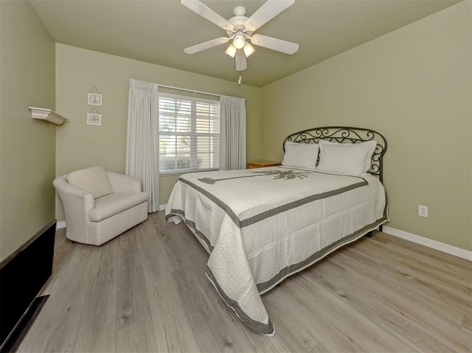 For Sale: $239,000 (2 beds, 2 baths, 1176 Square Feet)