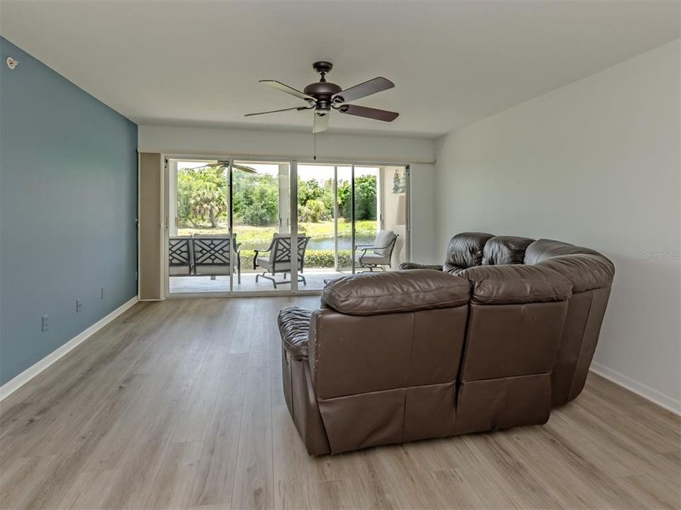 For Sale: $239,000 (2 beds, 2 baths, 1176 Square Feet)