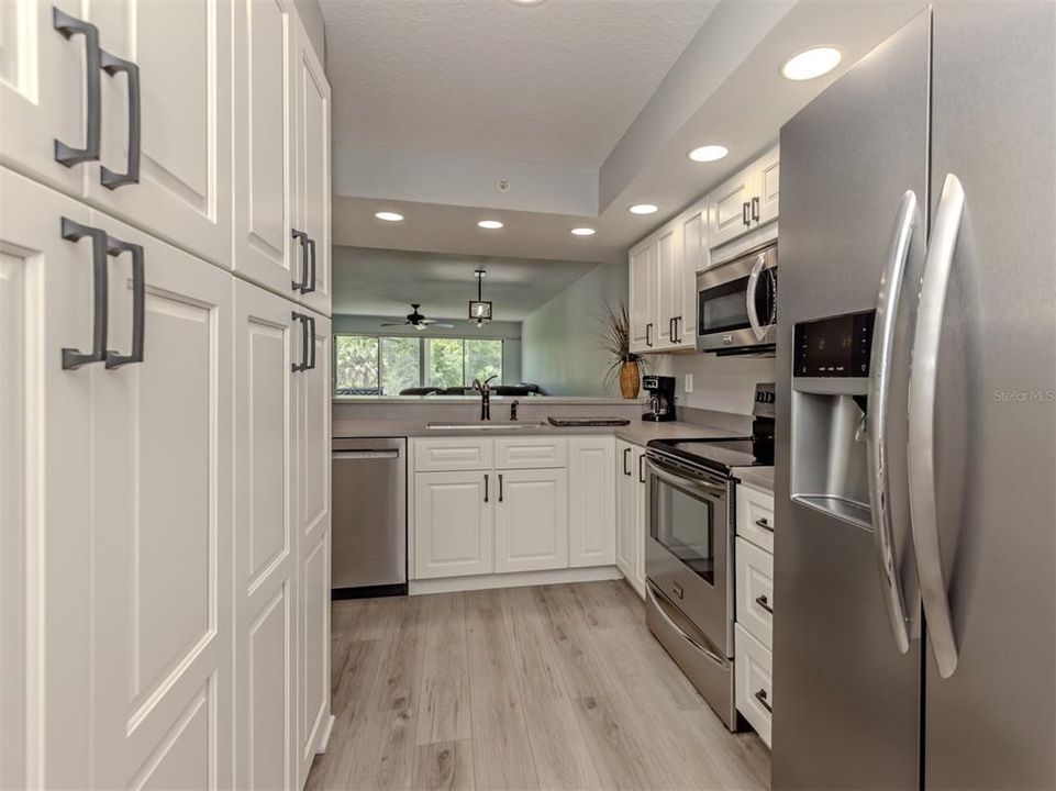 For Sale: $239,000 (2 beds, 2 baths, 1176 Square Feet)