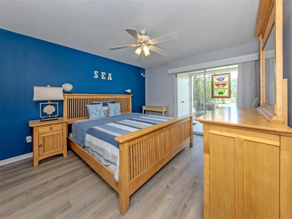 For Sale: $239,000 (2 beds, 2 baths, 1176 Square Feet)