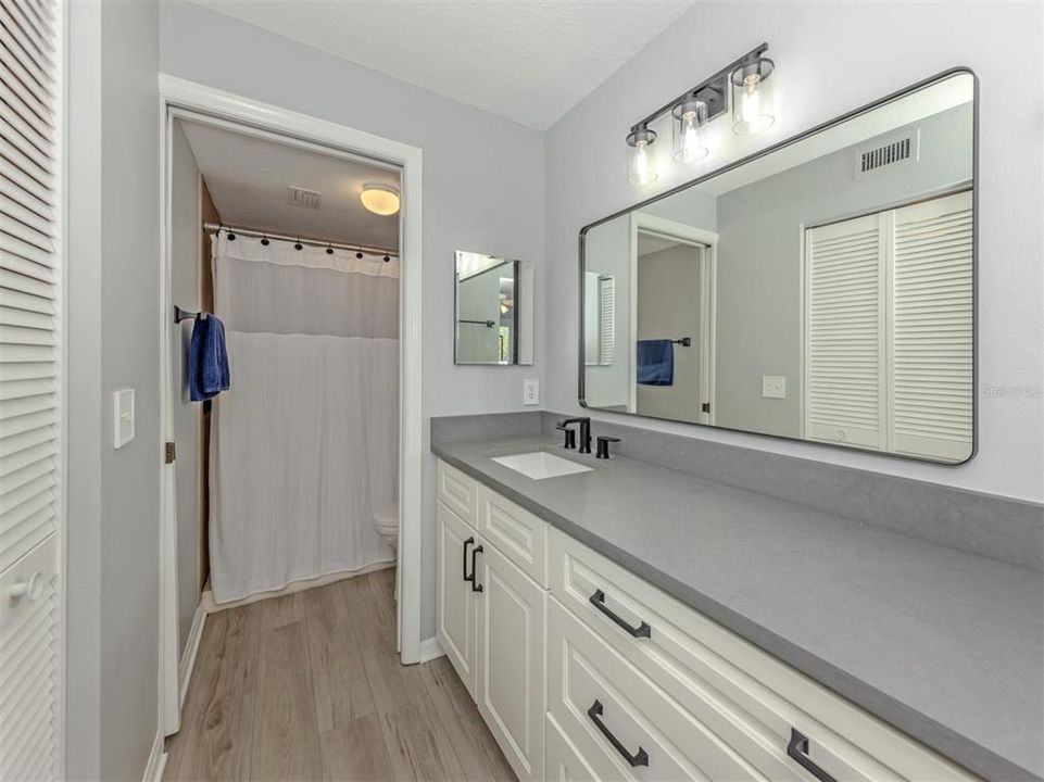 For Sale: $239,000 (2 beds, 2 baths, 1176 Square Feet)