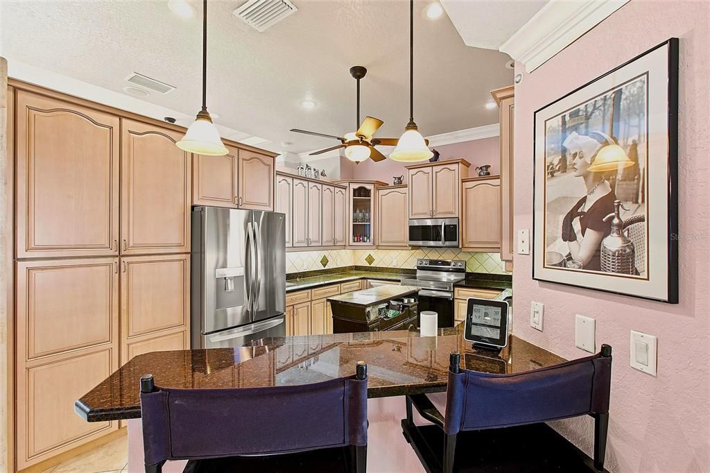 На продажу: $649,999 (3 спален, 2 ванн, 2028 Квадратных фут)