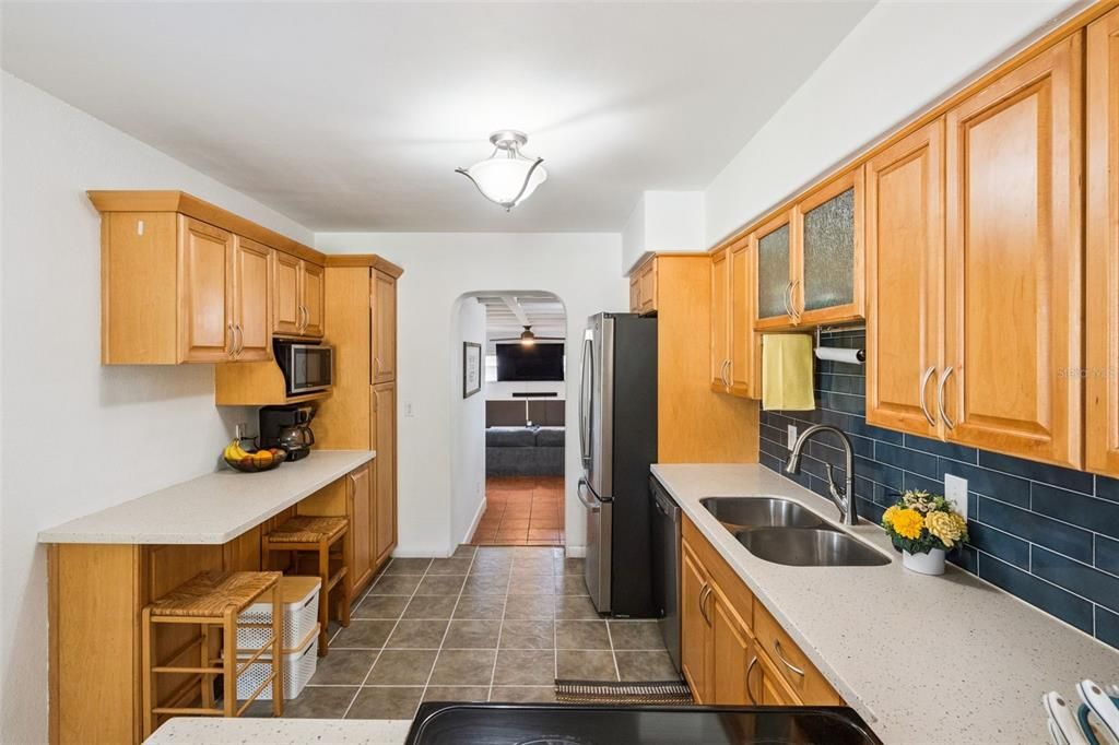Active With Contract: $325,000 (3 beds, 2 baths, 1258 Square Feet)