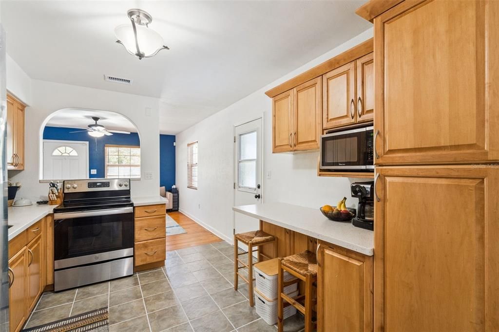 Active With Contract: $325,000 (3 beds, 2 baths, 1258 Square Feet)