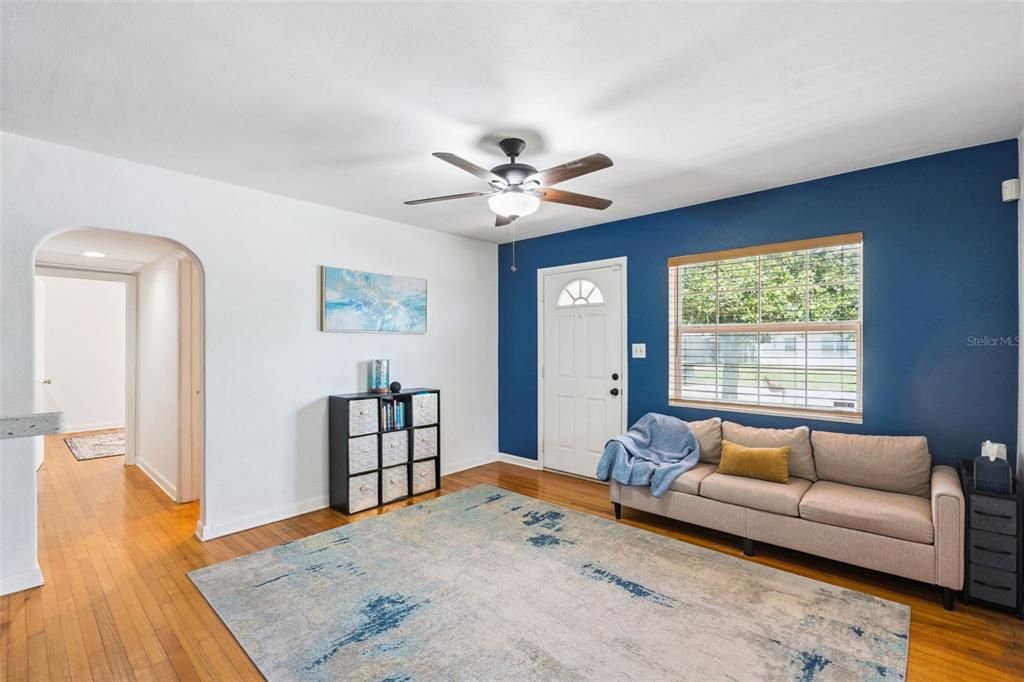 Active With Contract: $325,000 (3 beds, 2 baths, 1258 Square Feet)