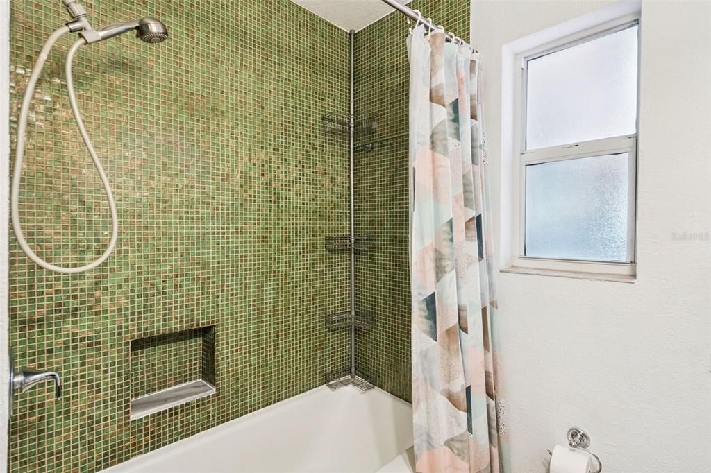 Active With Contract: $325,000 (3 beds, 2 baths, 1258 Square Feet)