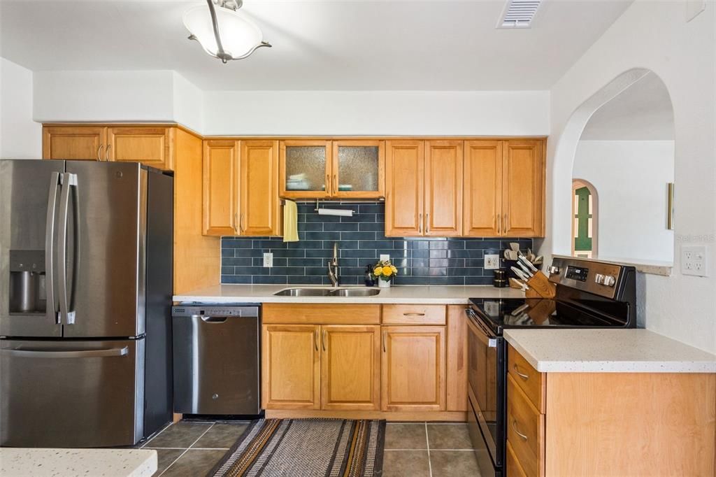 Active With Contract: $325,000 (3 beds, 2 baths, 1258 Square Feet)