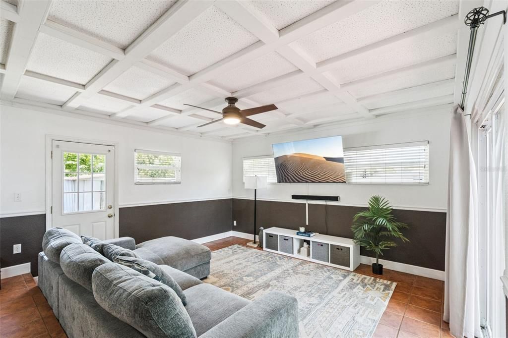 Active With Contract: $325,000 (3 beds, 2 baths, 1258 Square Feet)