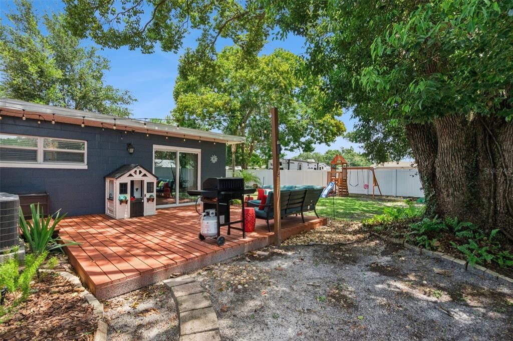 Active With Contract: $325,000 (3 beds, 2 baths, 1258 Square Feet)
