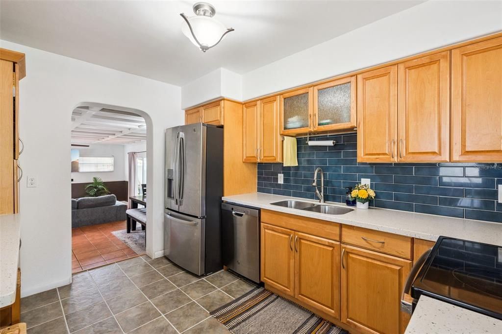 Active With Contract: $325,000 (3 beds, 2 baths, 1258 Square Feet)