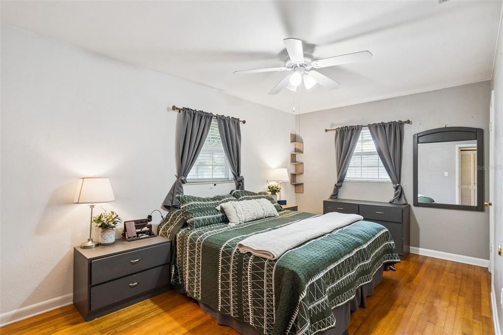 Active With Contract: $325,000 (3 beds, 2 baths, 1258 Square Feet)