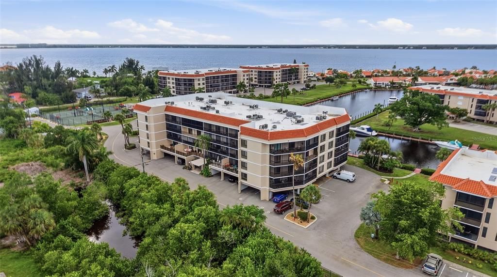На продажу: $134,888 (1 спален, 1 ванн, 836 Квадратных фут)