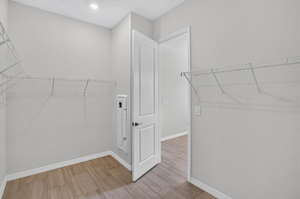 For Rent: $6,000 (4 beds, 3 baths, 2725 Square Feet)