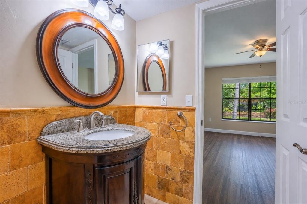 For Sale: $240,000 (2 beds, 2 baths, 1185 Square Feet)