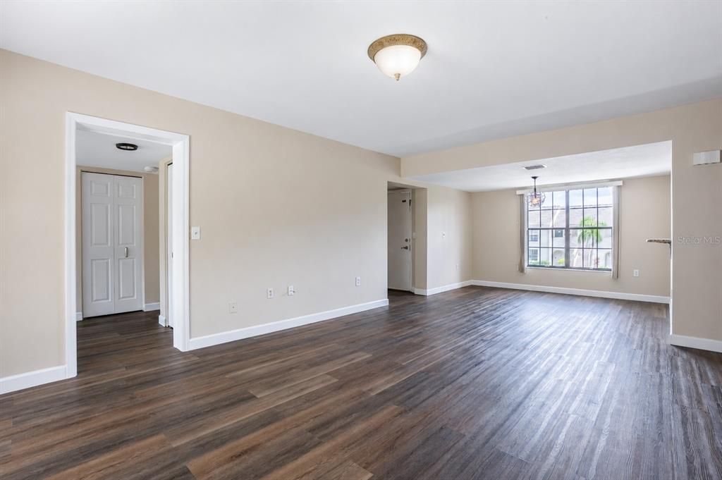For Sale: $240,000 (2 beds, 2 baths, 1185 Square Feet)