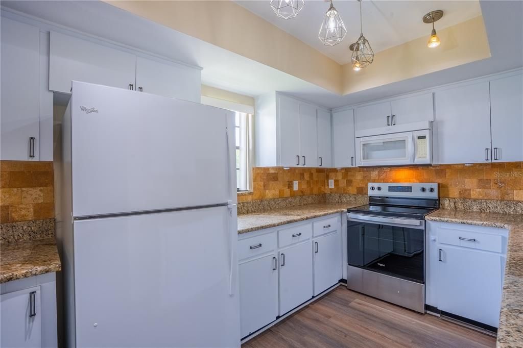 For Sale: $240,000 (2 beds, 2 baths, 1185 Square Feet)