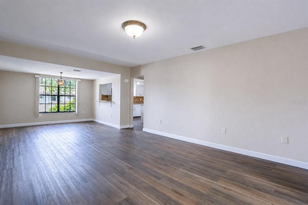 For Sale: $240,000 (2 beds, 2 baths, 1185 Square Feet)