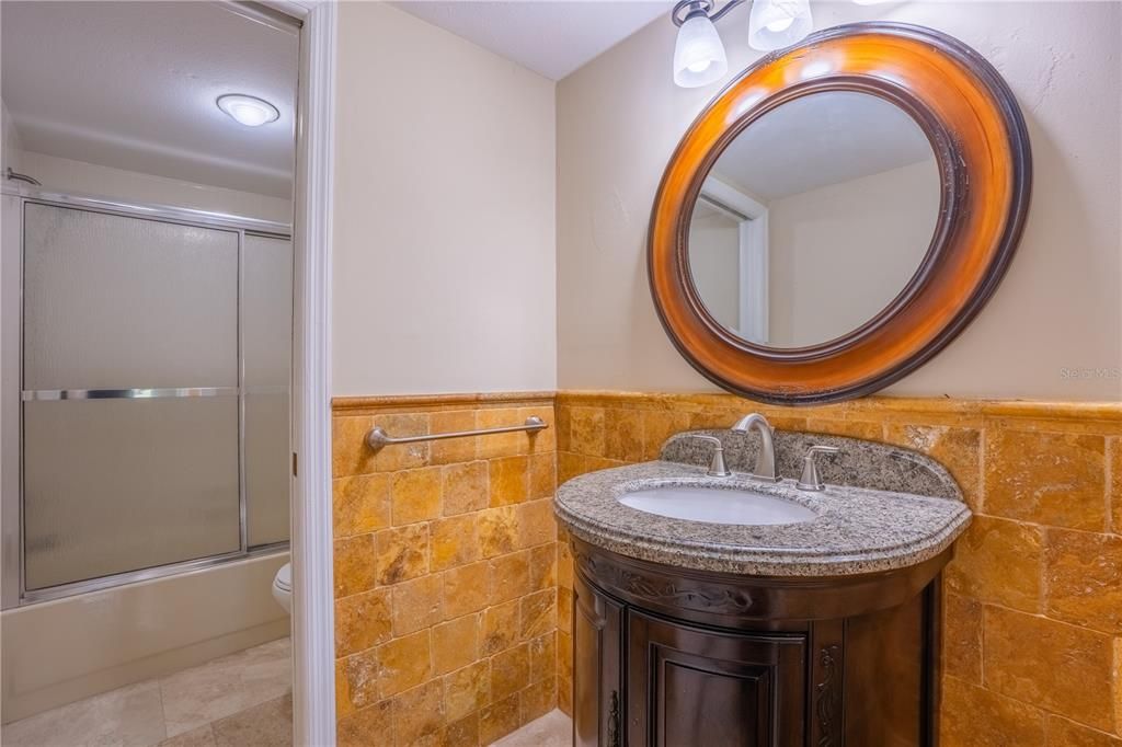 For Sale: $240,000 (2 beds, 2 baths, 1185 Square Feet)