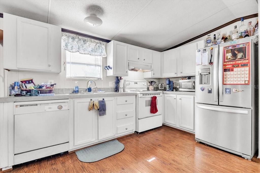 Active With Contract: $120,000 (2 beds, 2 baths, 1124 Square Feet)