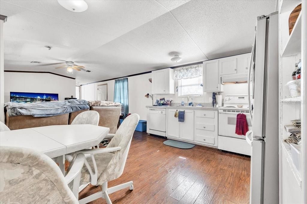 Active With Contract: $120,000 (2 beds, 2 baths, 1124 Square Feet)