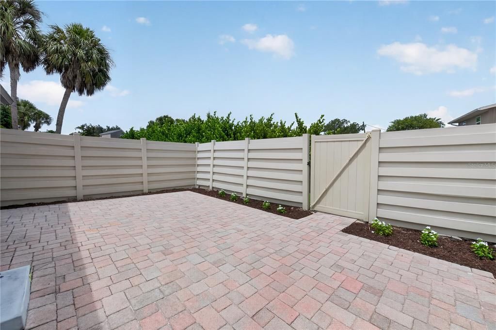 For Sale: $219,900 (2 beds, 2 baths, 1091 Square Feet)