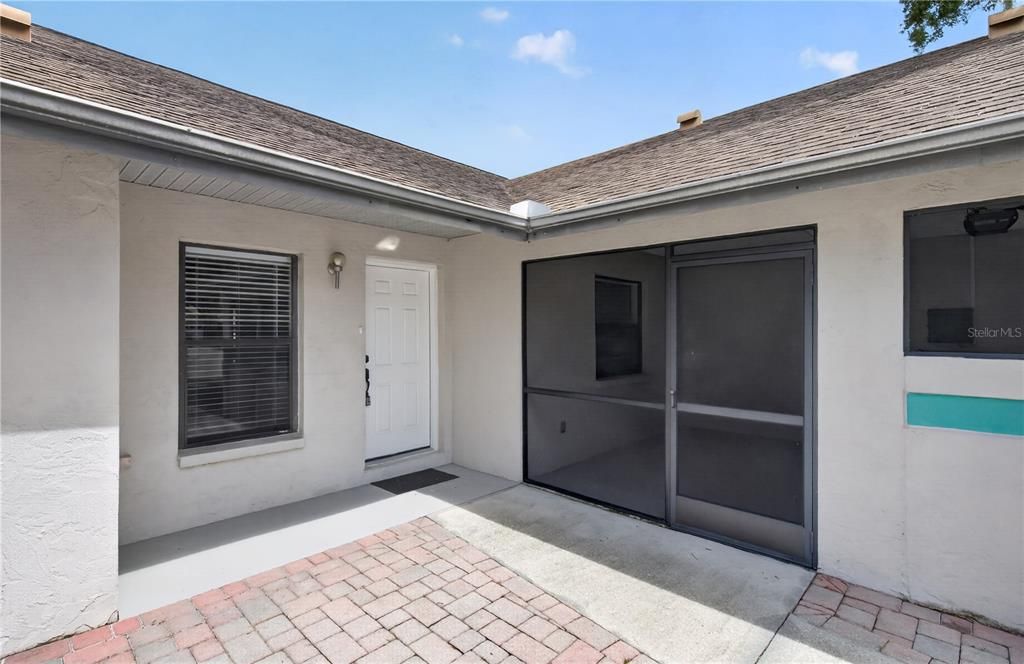 For Sale: $219,900 (2 beds, 2 baths, 1091 Square Feet)