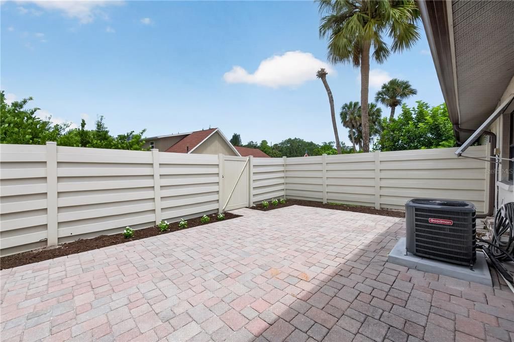 For Sale: $219,900 (2 beds, 2 baths, 1091 Square Feet)
