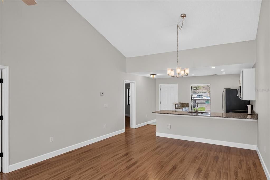 For Sale: $219,900 (2 beds, 2 baths, 1091 Square Feet)