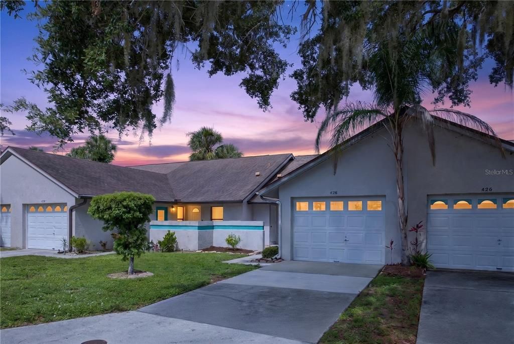 For Sale: $219,900 (2 beds, 2 baths, 1091 Square Feet)