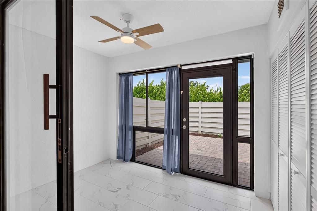 For Sale: $219,900 (2 beds, 2 baths, 1091 Square Feet)