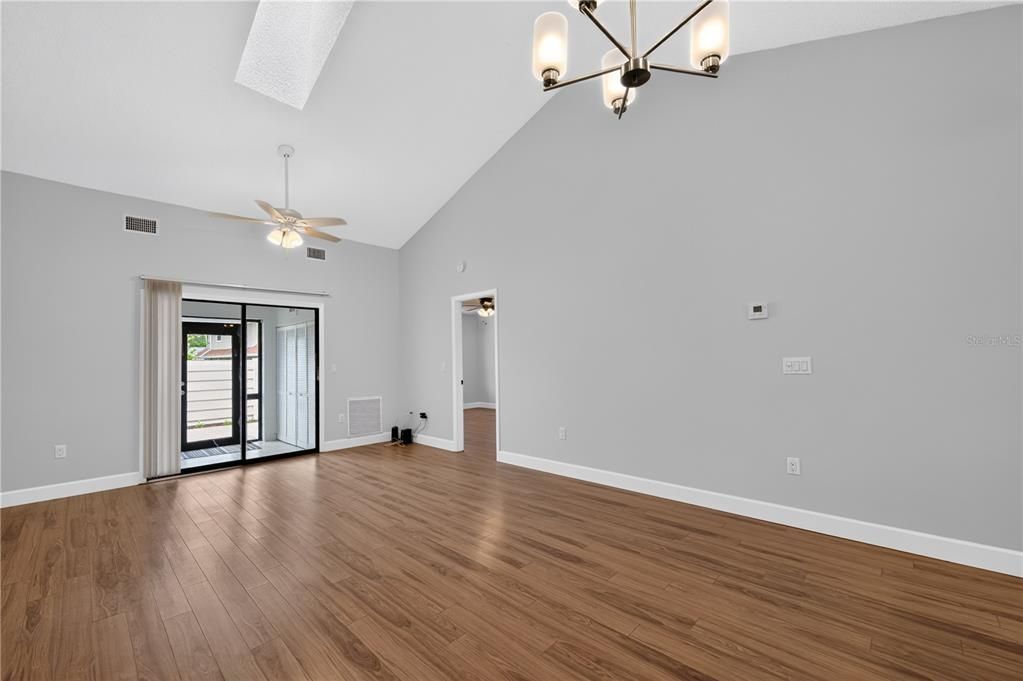 For Sale: $219,900 (2 beds, 2 baths, 1091 Square Feet)