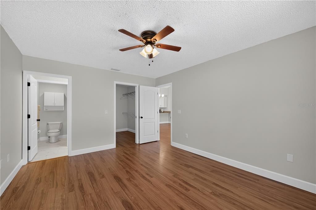 For Sale: $219,900 (2 beds, 2 baths, 1091 Square Feet)