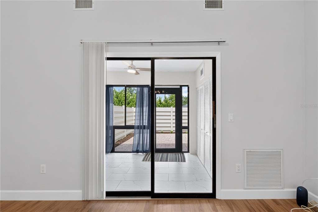 For Sale: $219,900 (2 beds, 2 baths, 1091 Square Feet)