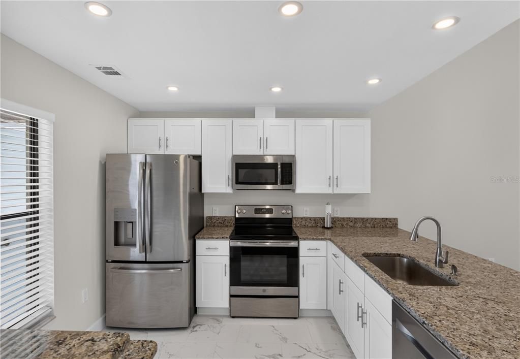 For Sale: $219,900 (2 beds, 2 baths, 1091 Square Feet)