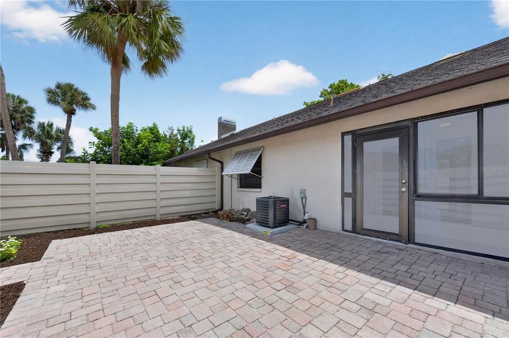 For Sale: $219,900 (2 beds, 2 baths, 1091 Square Feet)