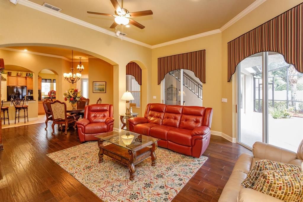Activo con contrato: $705,000 (5 camas, 4 baños, 2953 Pies cuadrados)