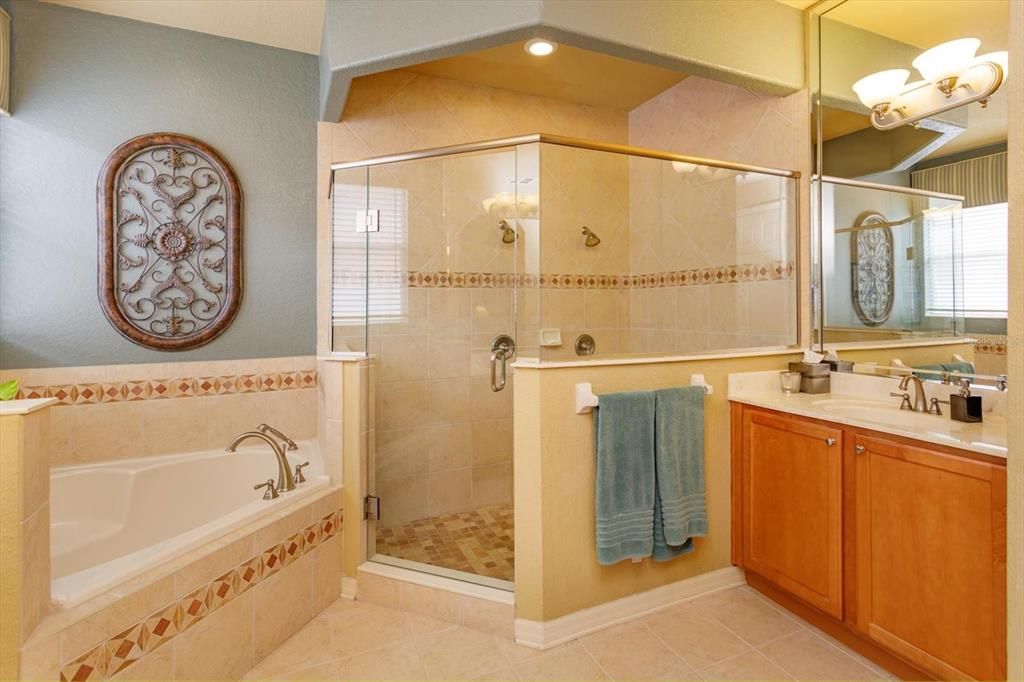 Activo con contrato: $705,000 (5 camas, 4 baños, 2953 Pies cuadrados)